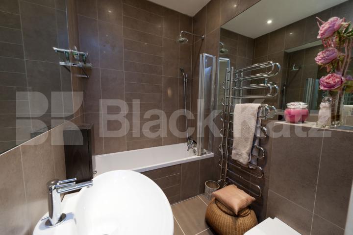 			NEW INSTRUCTION, 2 Bedroom, 1 bath, 1 reception House			 Battersea High Street, Battersea